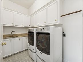 24 Villa Bend Drive, Houston TX 77069