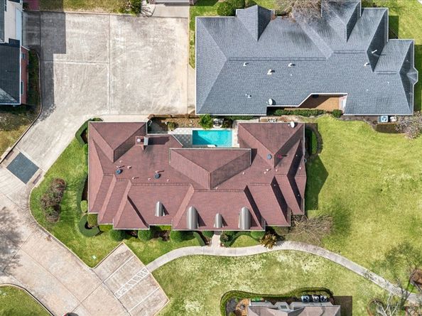 24 Villa Bend Drive, Houston TX 77069