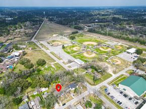 302 Epps Street, Tomball TX 77375