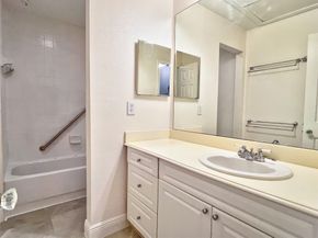 3130 SW Walnut Bend Lane SW 409, Houston TX 77042