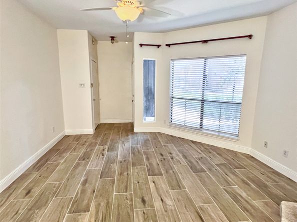 3130 SW Walnut Bend Lane SW 409, Houston TX 77042