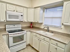 3130 SW Walnut Bend Lane SW 409, Houston TX 77042