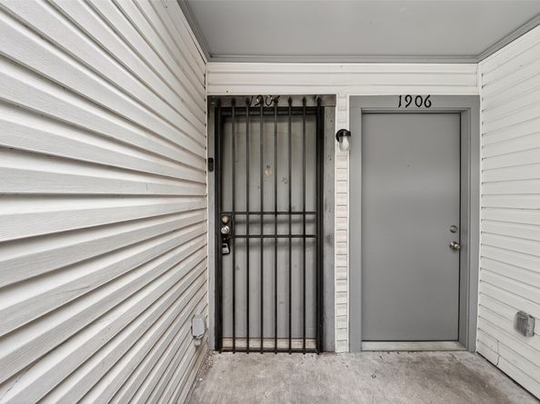 7200 Clarewood Drive 1904, Houston TX 77036