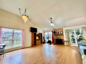 12066 Kleinmeadow Drive, Houston TX 77066