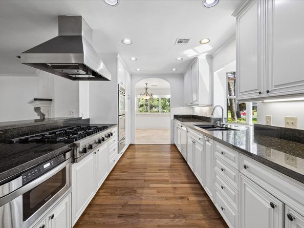 41 WILLOWEND Drive, Houston TX 77024