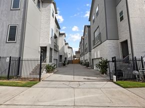 1565 W 22nd Street, Houston TX 77008