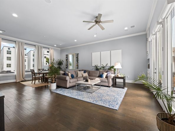 1565 W 22nd Street, Houston TX 77008