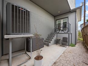 1565 W 22nd Street, Houston TX 77008