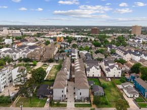 1565 W 22nd Street, Houston TX 77008