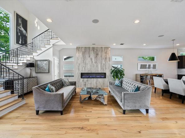 1913 Du Barry Lane, Houston TX 77018