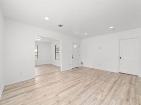 433 Calloway Street, Houston TX 77029
