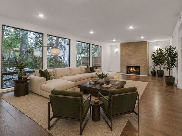 9043 Briar Forest Drive, Houston TX 77024