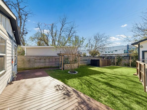 1502 Des Jardines Street, Houston TX 77023