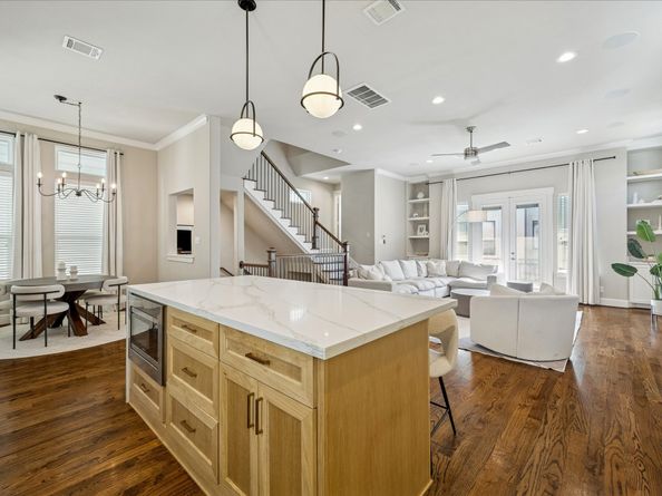 867 Wakefield Drive D, Houston TX 77018