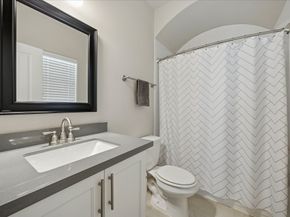 867 Wakefield Drive D, Houston TX 77018