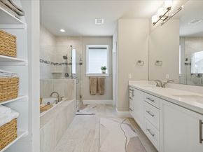 867 Wakefield Drive D, Houston TX 77018