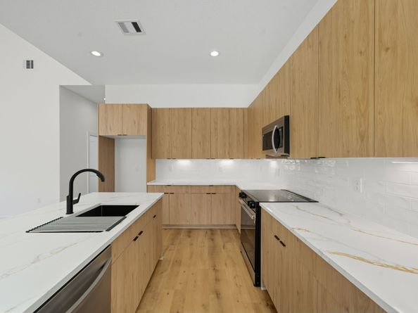 5029 Van Fleet Street A/B, Houston TX 77033