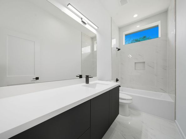 5029 Van Fleet Street A/B, Houston TX 77033