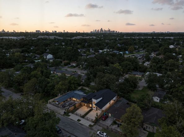 5029 Van Fleet Street A/B, Houston TX 77033