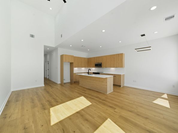 5029 Van Fleet Street A/B, Houston TX 77033