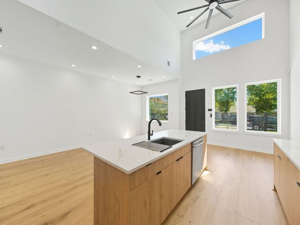 5029 Van Fleet Street A/B, Houston TX 77033