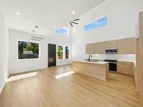 5029 Van Fleet Street A/B, Houston TX 77033