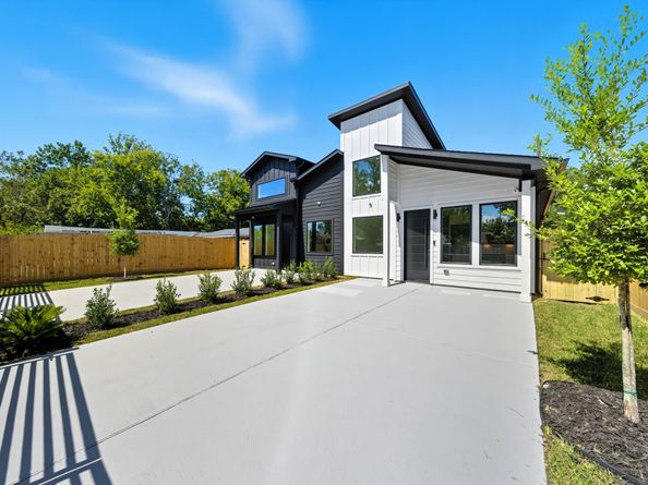 5029 Van Fleet Street A/B, Houston TX 77033