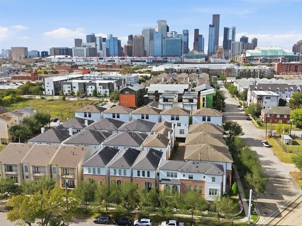 704 Paige Street, Houston TX 77003