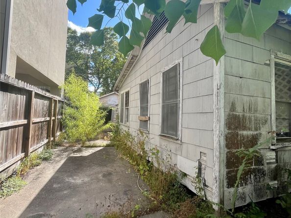 5845 Darling Street, Houston TX 77007