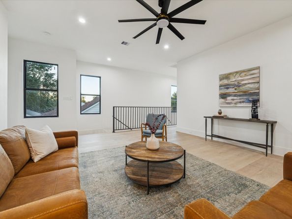 614 Eleanor Street, Houston TX 77009