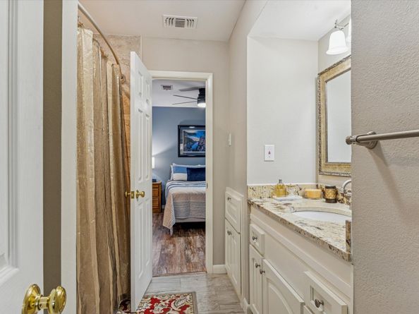 10902 Mullins Drive, Houston TX 77096