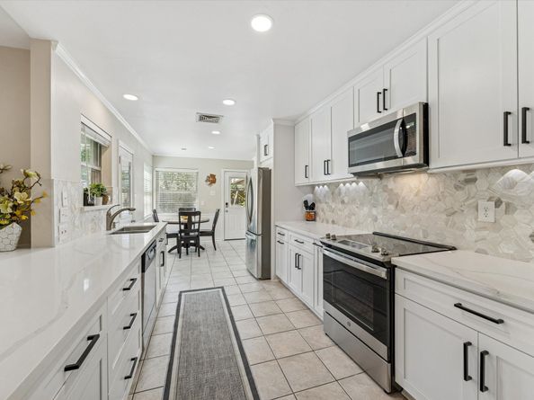 10902 Mullins Drive, Houston TX 77096