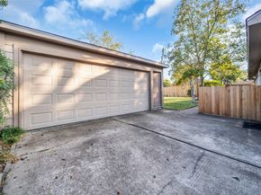 7015 Lacy Hill Drive, Houston TX 77036