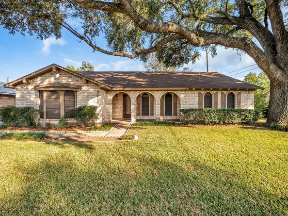 7015 Lacy Hill Drive, Houston TX 77036