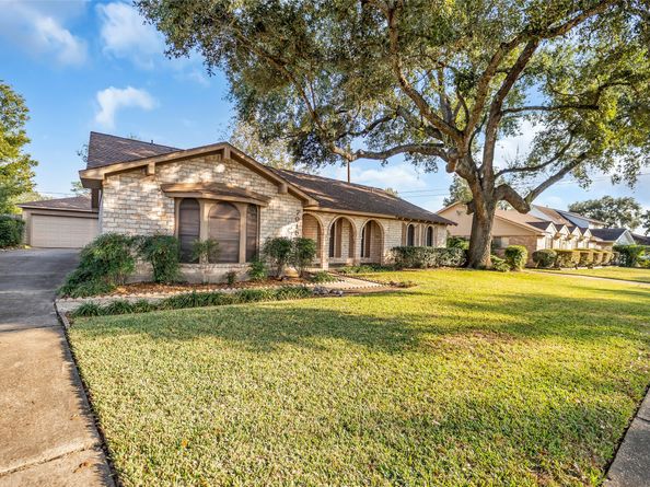 7015 Lacy Hill Drive, Houston TX 77036