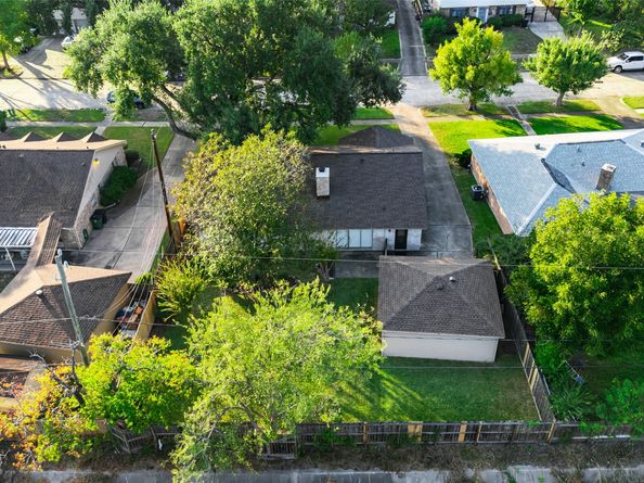 7015 Lacy Hill Drive, Houston TX 77036