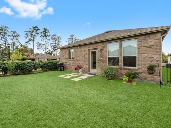 406 Thistle Thorn Drive, The Woodlands TX 77382