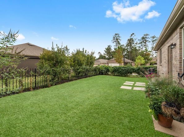 406 Thistle Thorn Drive, The Woodlands TX 77382