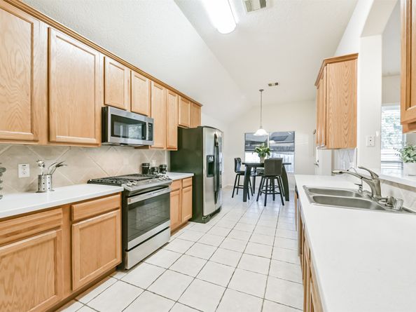 8719 Sailing Drive, Humble TX 77346