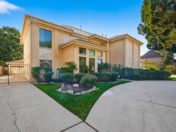 1698 Creekside Drive, Sugar Land TX 77478