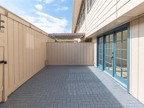 5805 Valley Forge Drive 96, Houston TX 77057