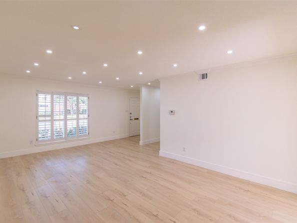 5805 Valley Forge Drive 96, Houston TX 77057