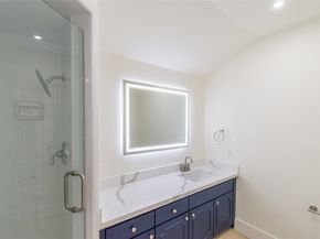 5805 Valley Forge Drive 96, Houston TX 77057