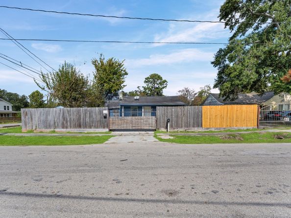 605 Post Street, Houston TX 77022