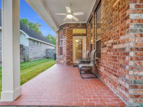 34 Windsor Bridge Drive, Conroe TX 77384