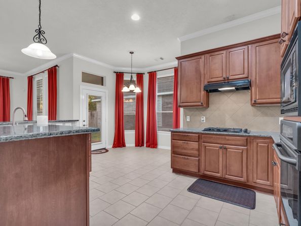 34 Windsor Bridge Drive, Conroe TX 77384