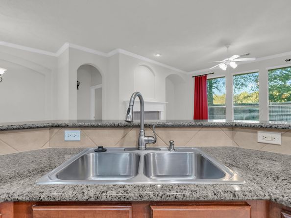 34 Windsor Bridge Drive, Conroe TX 77384