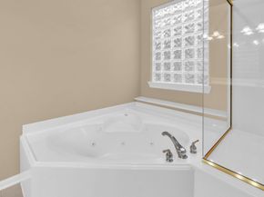 34 Windsor Bridge Drive, Conroe TX 77384