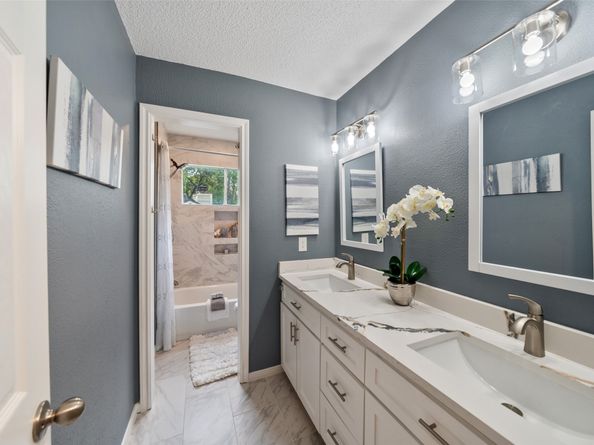 25 N Summer Star Court, The Woodlands TX 77380