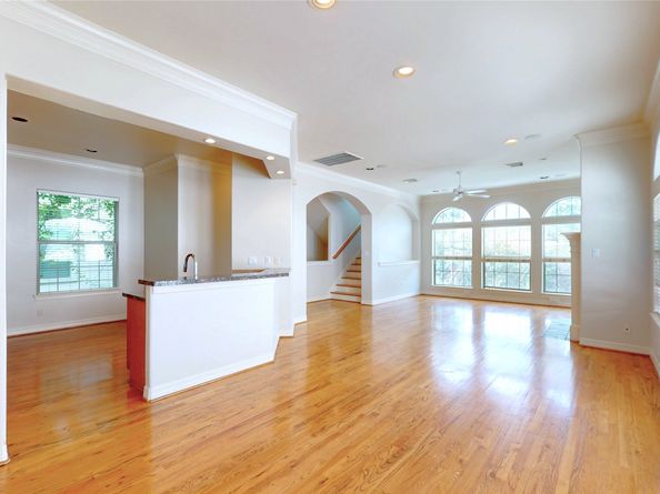 5914 Center Street, Houston TX 77007